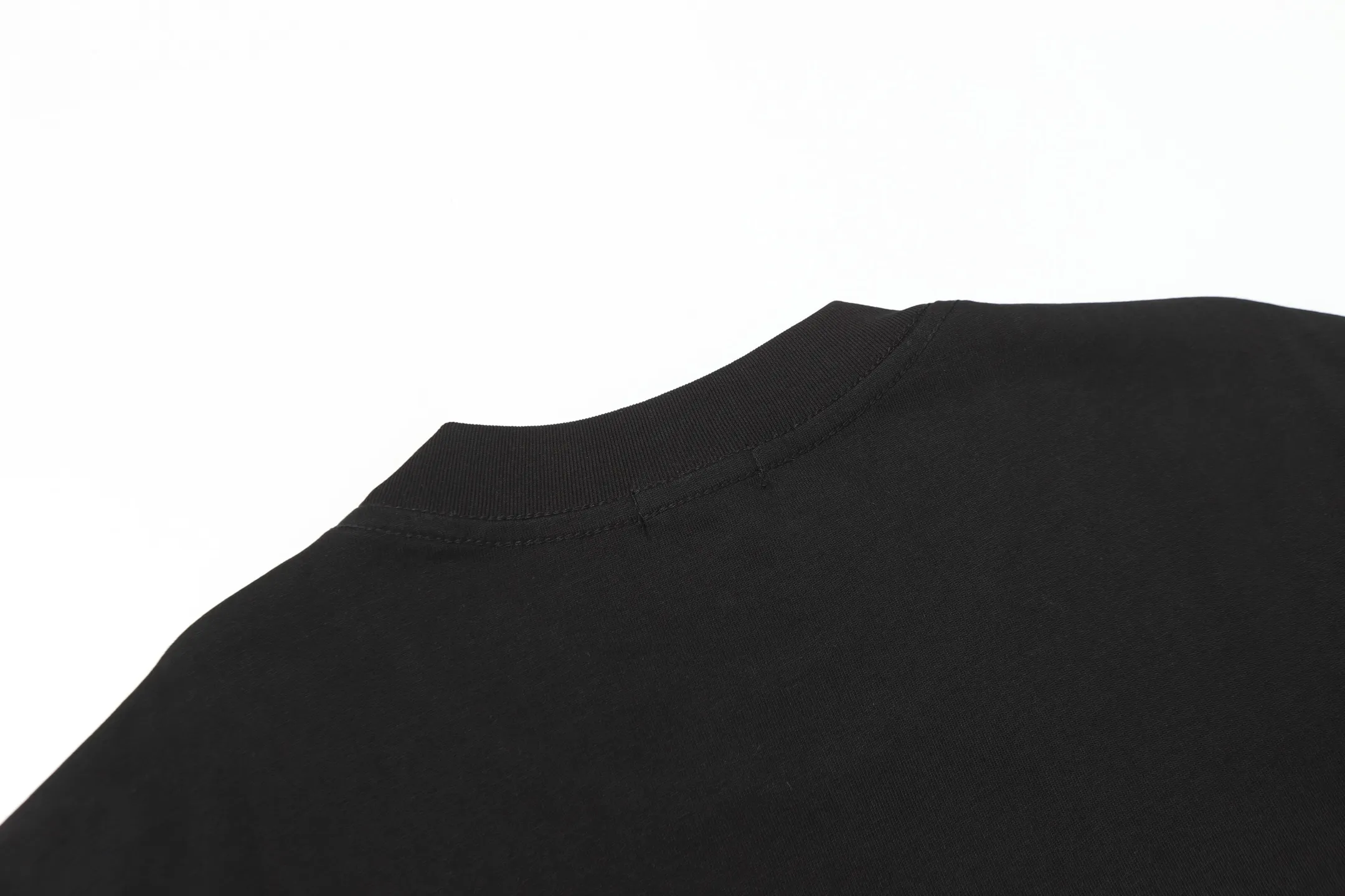 P130 Style number: A005 [Ralph Lauren classic printed round neck basic short-sleeve] Bar ✅270g double yarn fabric, custom-woven and dyed threads ✅Original sticker Scan the QR code to enter the official website ✅Large version, loose and stylish, can wear up to 210 pounds Color: black, white, navy blue, gray sky blue Size: S-XL